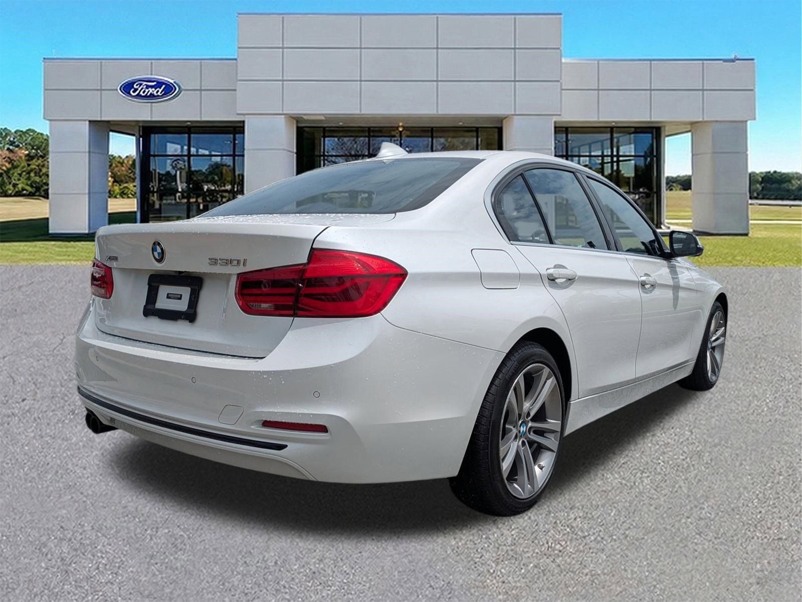 Used 2017 BMW 330i xDrive Sedan AWD/4WD image 2