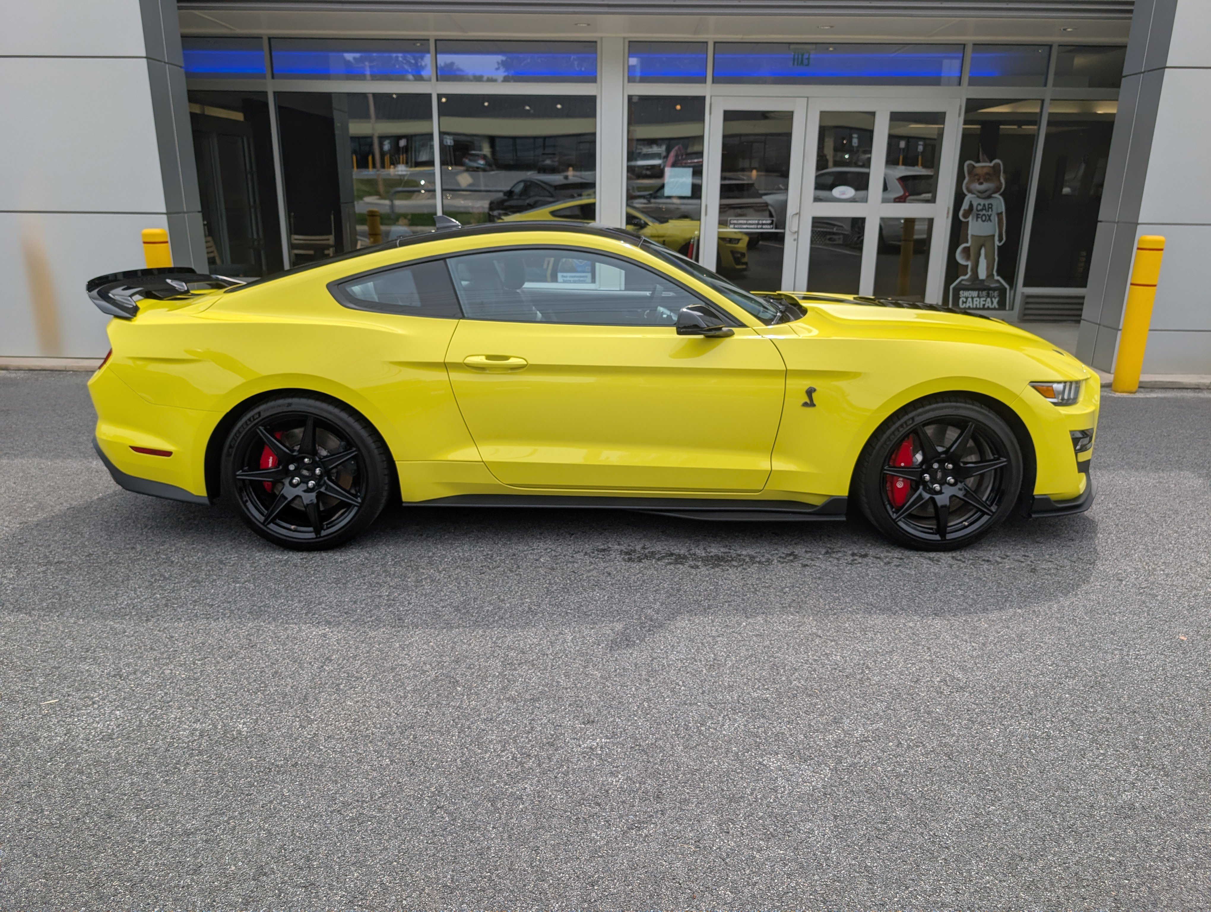 Certified 2021 Ford Mustang Shelby GT500 w/ Carbon Fiber Handling Package image 8