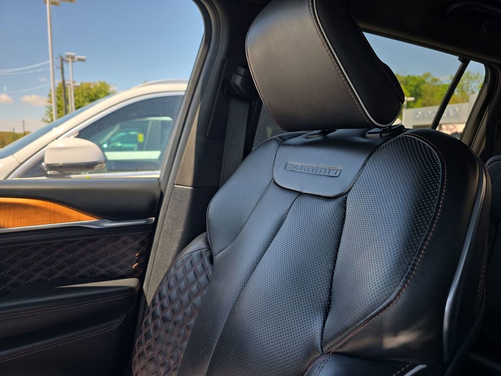 Used 2023 Jeep Grand Cherokee L Summit AWD/4WD image 41