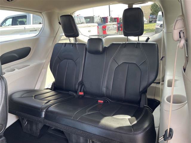 Used 2024 Chrysler Pacifica Touring-L FWD image 21