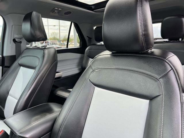 Certified 2023 Ford Explorer XLT w/ Equipment Group 202A AWD/4WD image 25