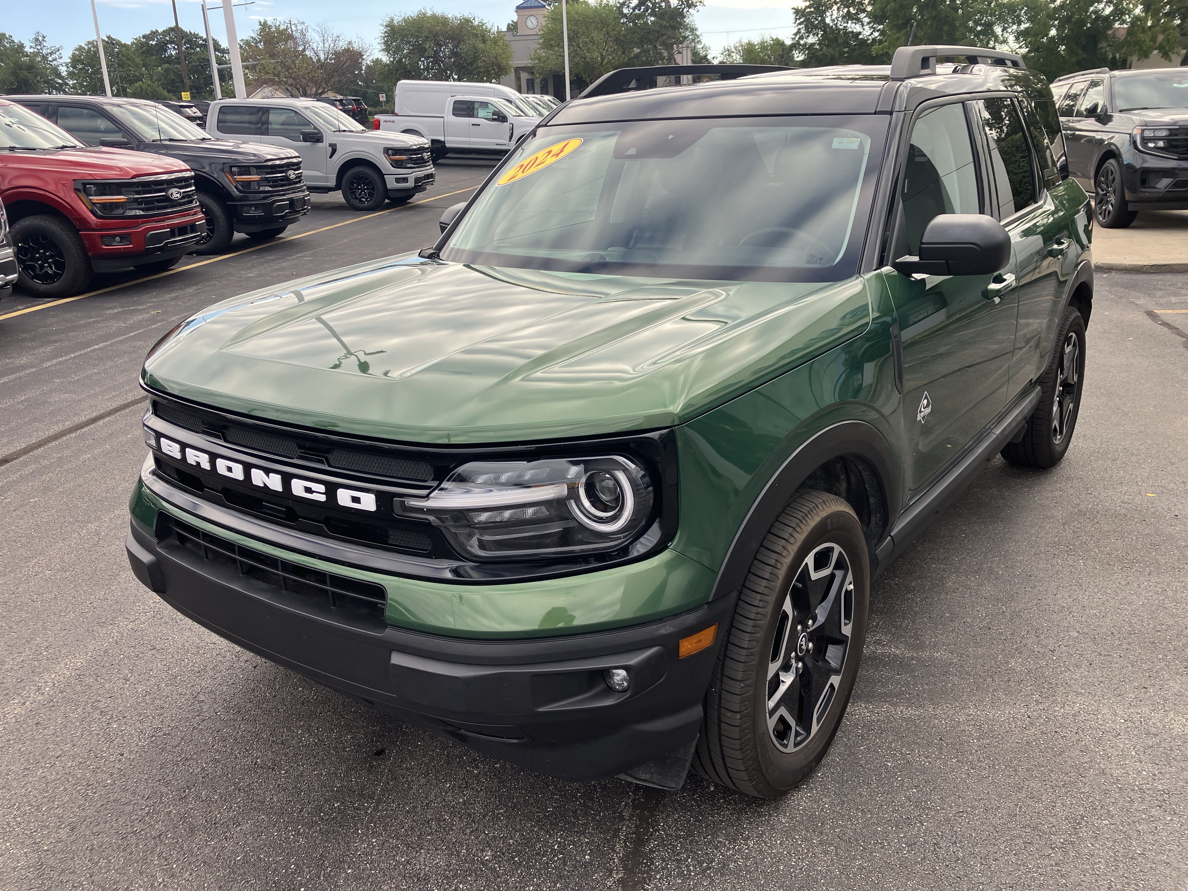 Certified 2024 Ford Bronco Sport Outer Banks w/ Tech Package AWD/4WD image 3