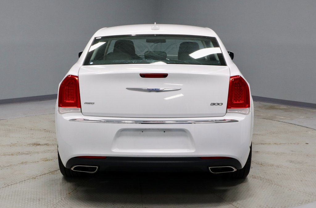 Used 2022 Chrysler 300 Touring image 4