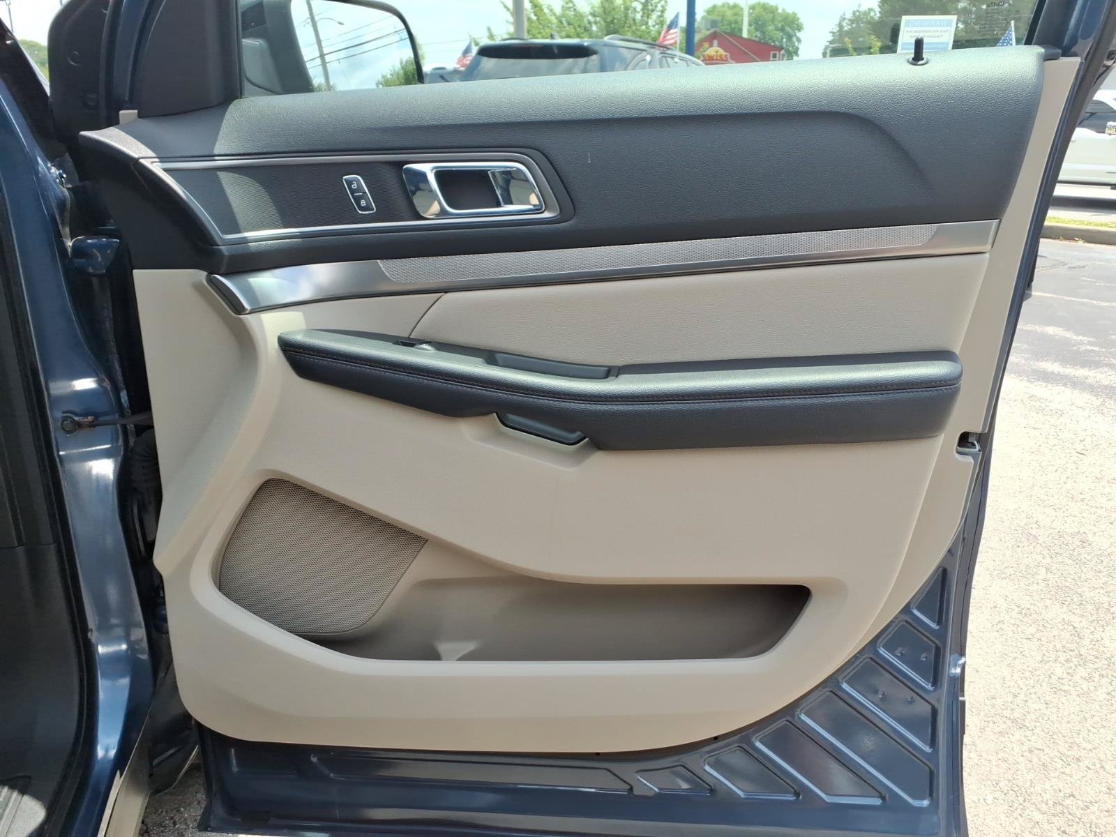 Certified 2018 Ford Explorer XLT w/ Equipment Group 202A AWD/4WD image 31