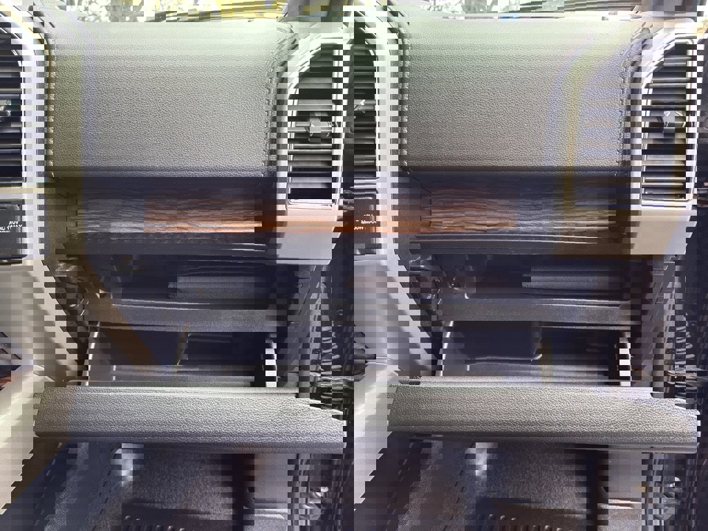 Certified 2020 Ford F150 Lariat w/ Equipment Group 502A Luxury image 37