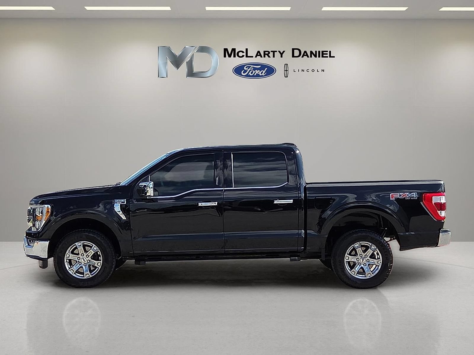 Certified 2023 Ford F150 Lariat w/ FX4 Off-Road Package AWD/4WD image 3
