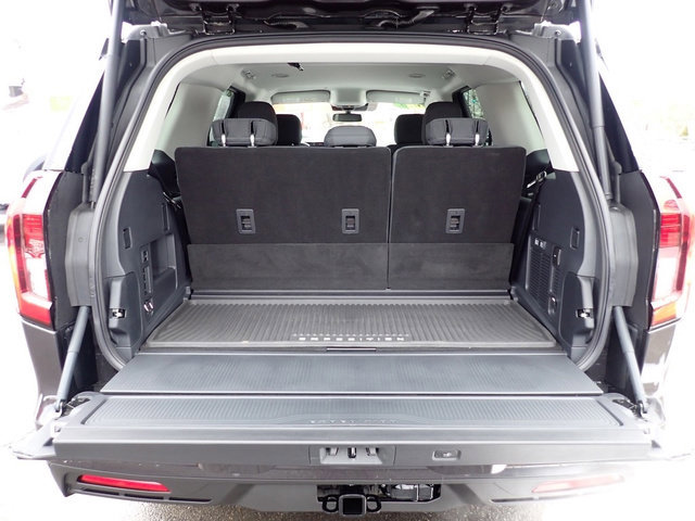 Certified 2025 Ford Expedition Active image 10