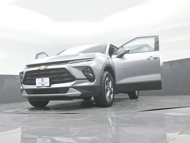 Used 2025 Chevrolet Blazer LT AWD/4WD image 32