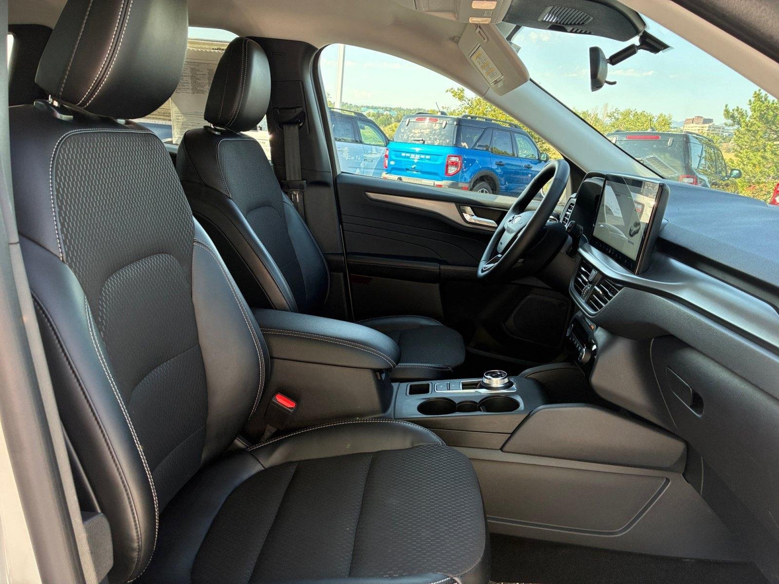 Certified 2025 Ford Escape SE FWD image 19