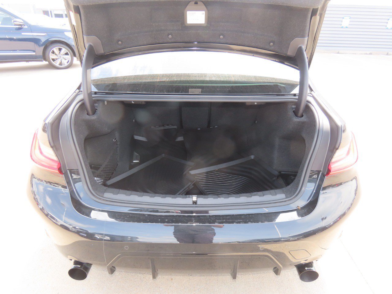 Used 2023 BMW 330i Sedan w/ M Sport Package RWD image 12