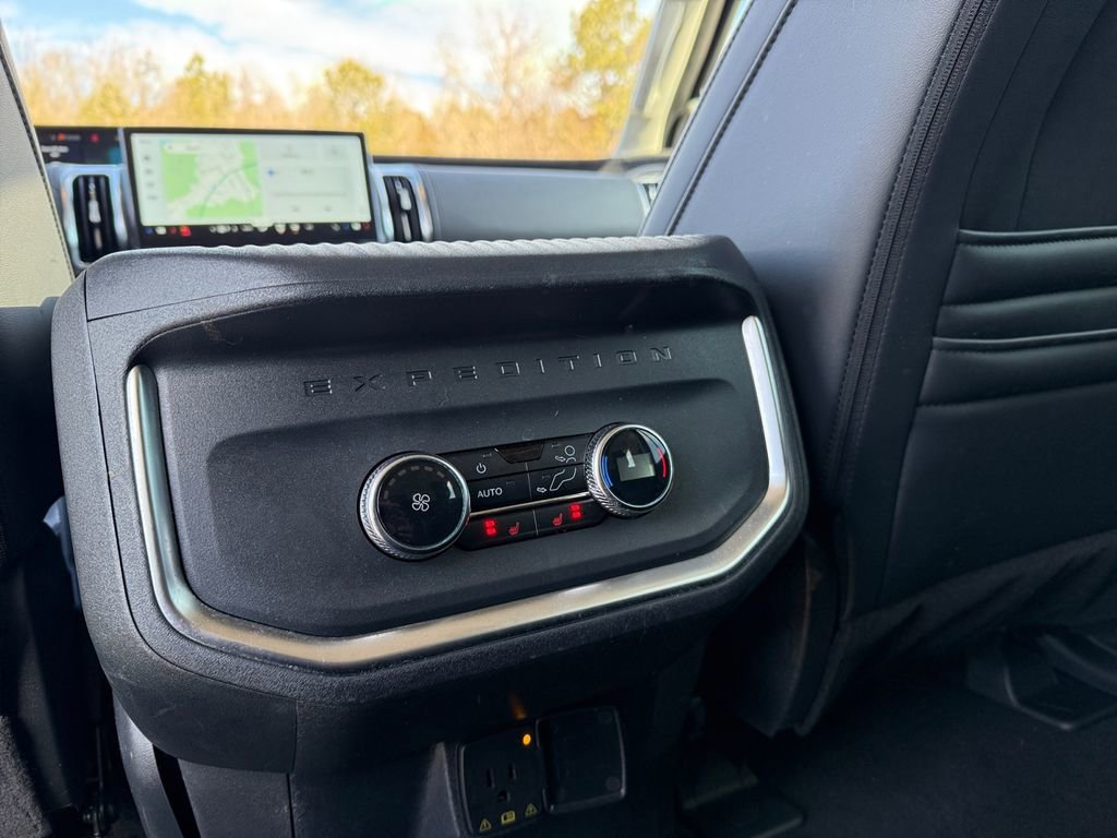 Certified 2025 Ford Expedition Max Platinum image 21