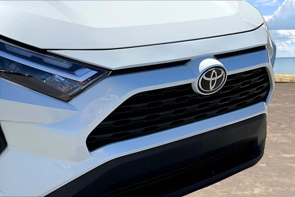 Used 2022 Toyota RAV4 XLE Premium FWD image 35