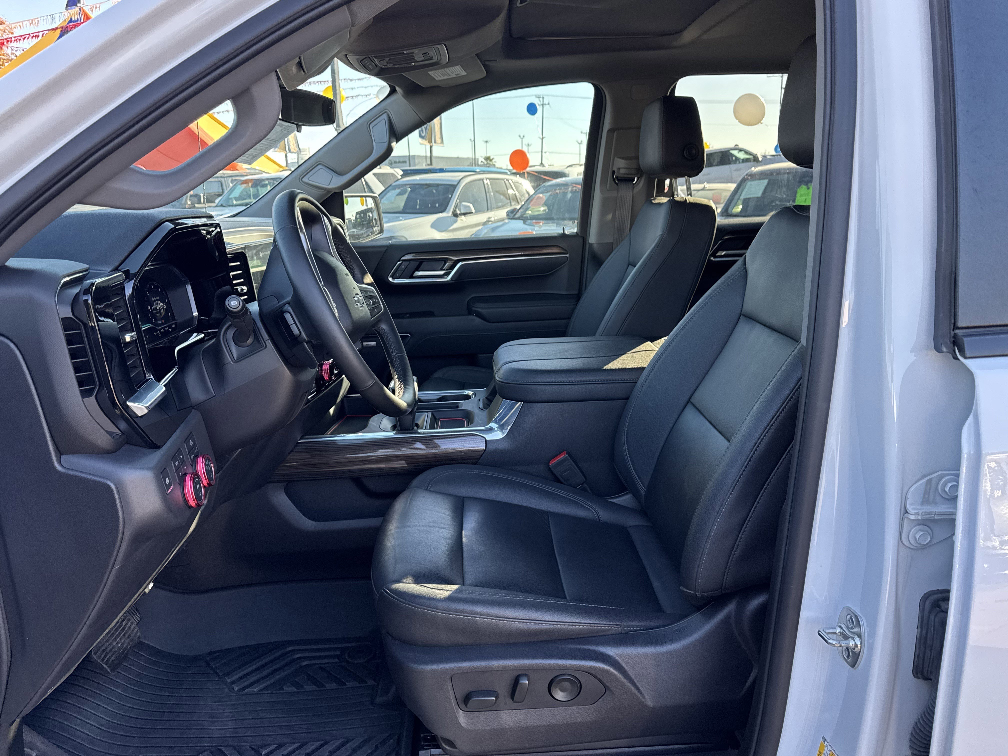 Used 2025 Chevrolet Silverado 1500 LT Trail Boss w/ Convenience Package II image 17