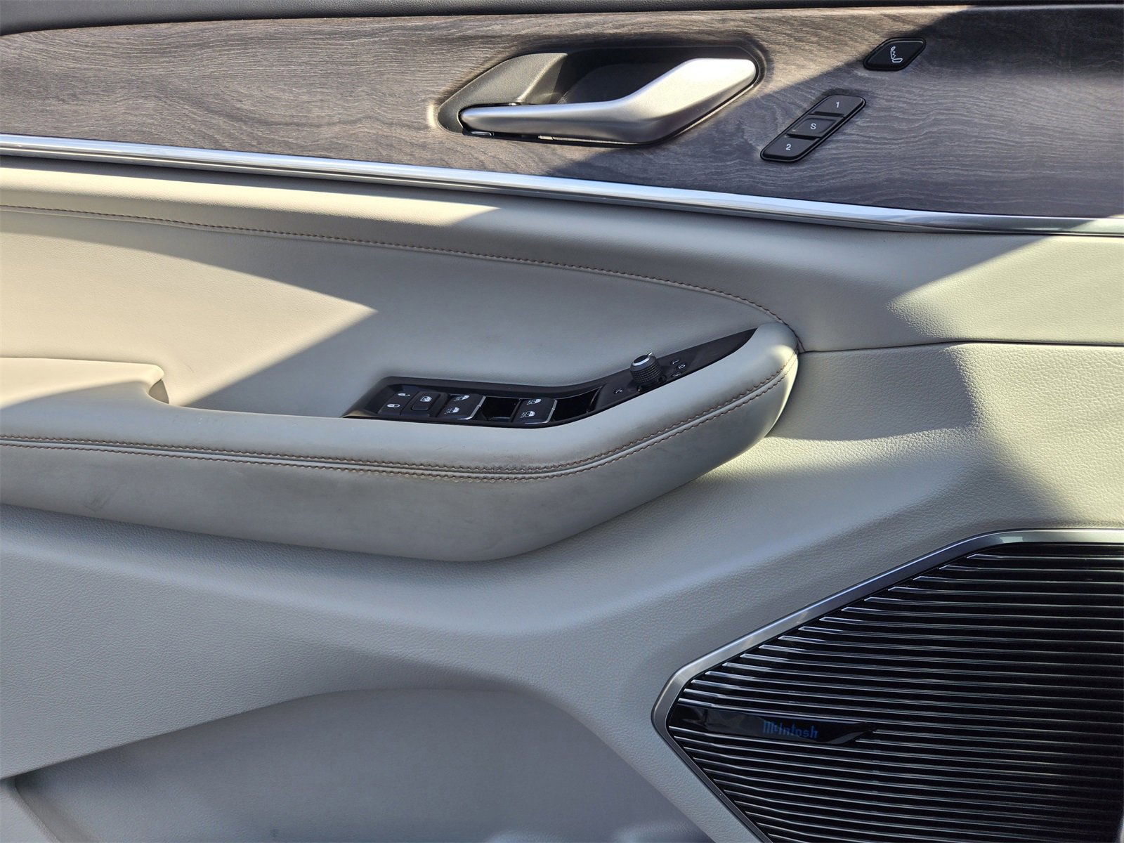 Used 2022 Jeep Grand Cherokee L Overland w/ Advanced Protech Group III image 20