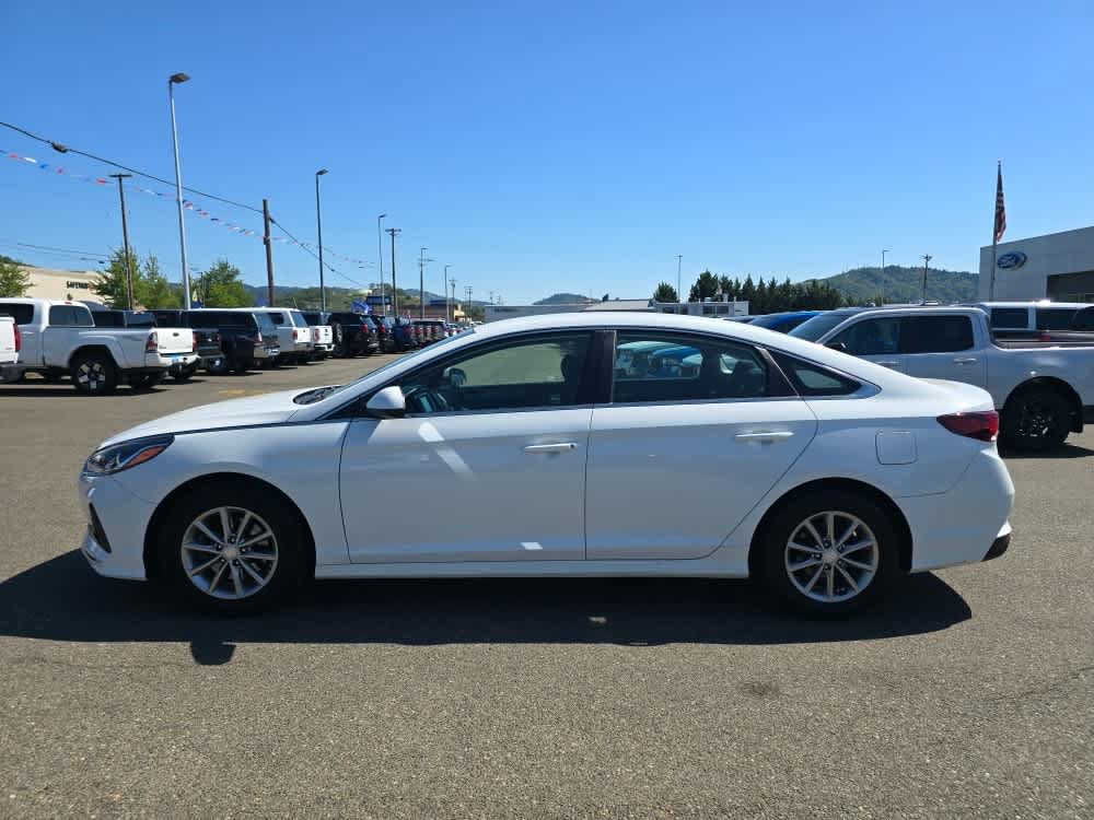 Used 2018 Hyundai Sonata SE FWD image 2