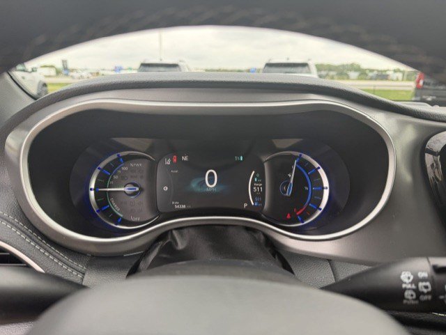 Used 2025 Chrysler Pacifica Select FWD image 17