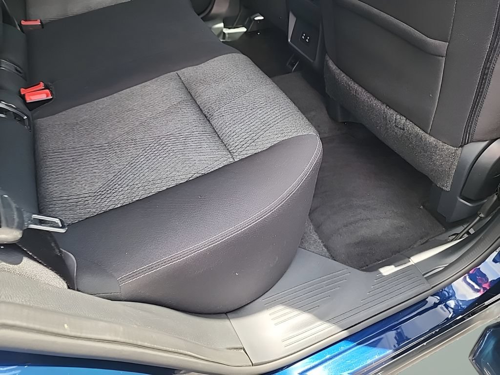 Used 2025 Nissan Rogue SV AWD/4WD image 13