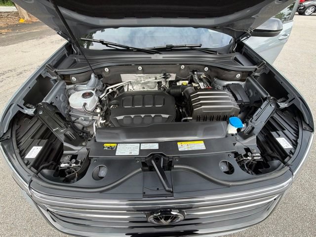 Used 2024 Volkswagen Atlas Peak Edition SE AWD/4WD image 44
