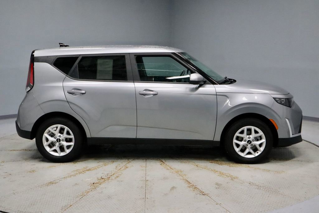Used 2025 Kia Soul LX image 6