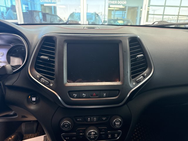 Used 2021 Jeep Cherokee Trailhawk w/ Sun, Sound & Nav Group AWD/4WD image 11