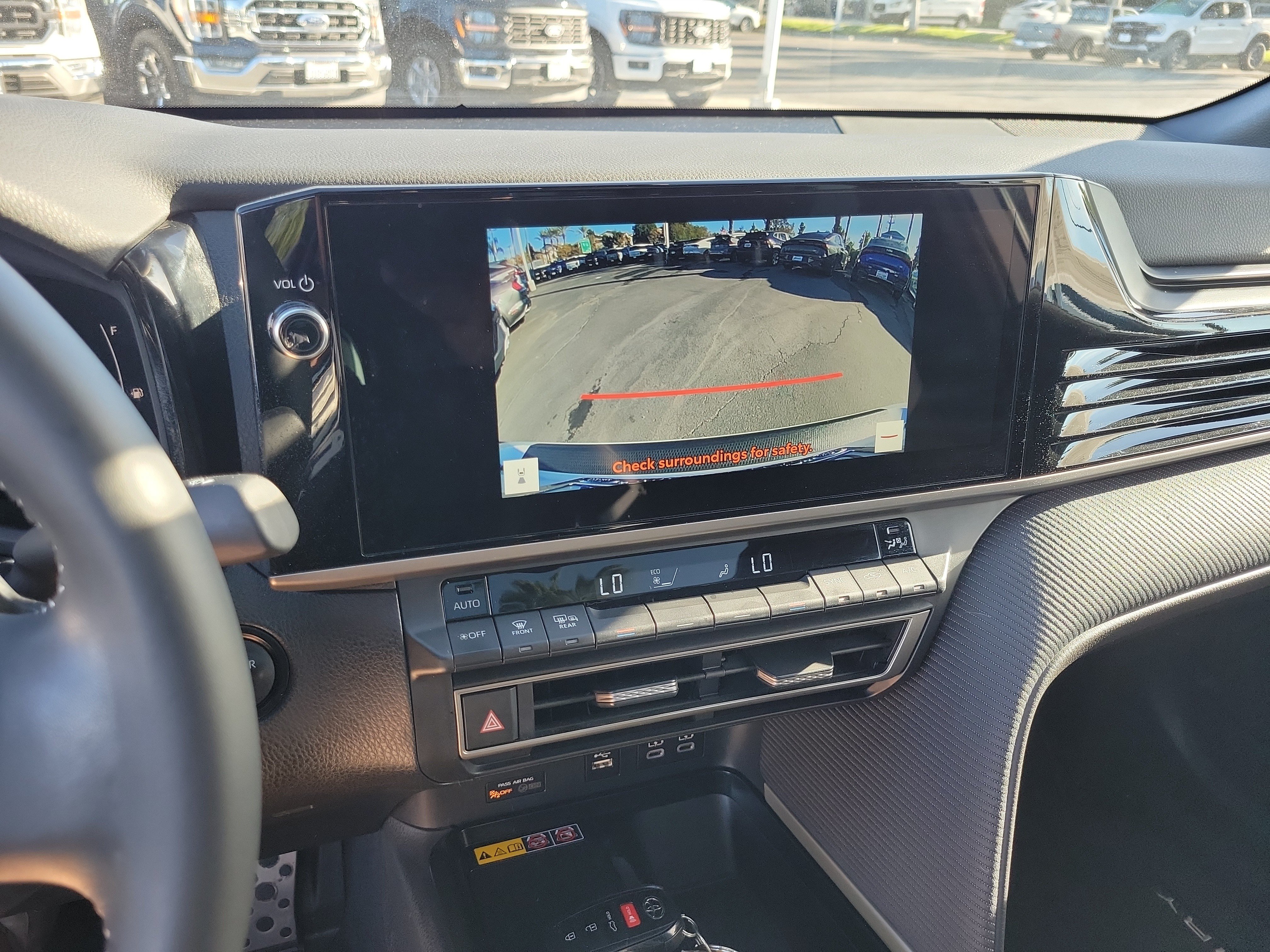 Used 2025 Toyota Camry SE FWD image 9