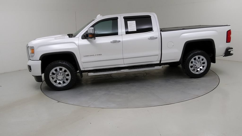 Used 2019 GMC Sierra 2500 Denali w/ Suspension Package, Off-Road AWD/4WD image 19