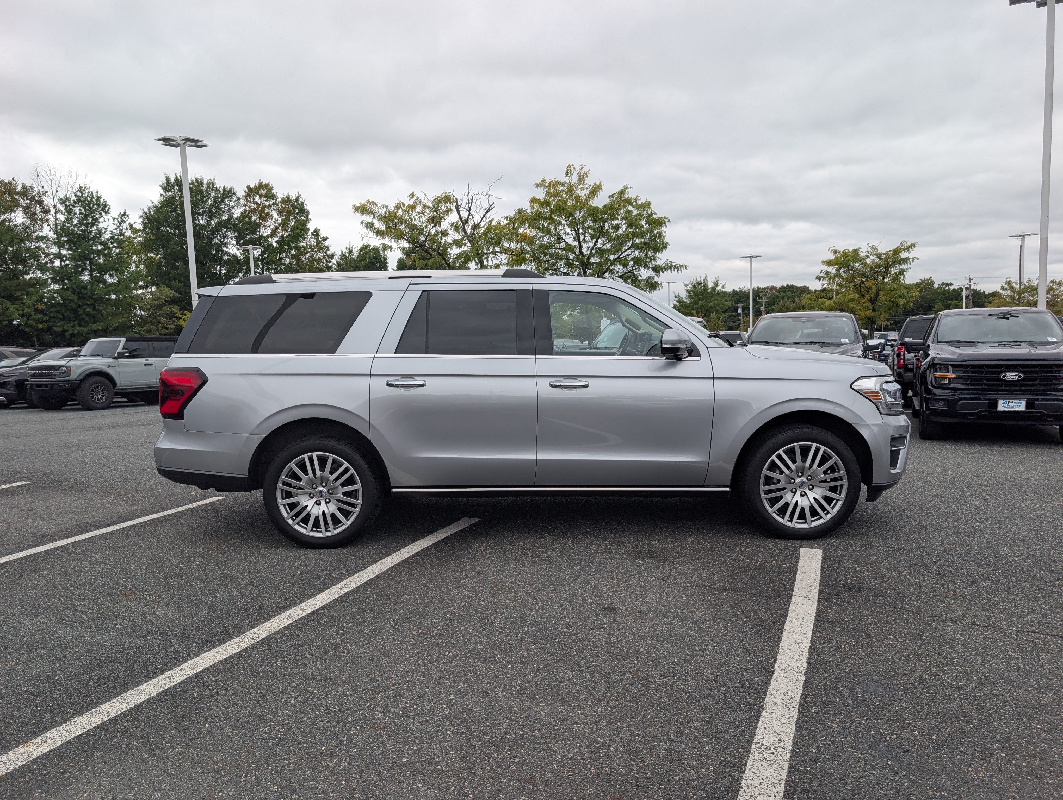 Certified 2022 Ford Expedition Max Limited AWD/4WD image 3