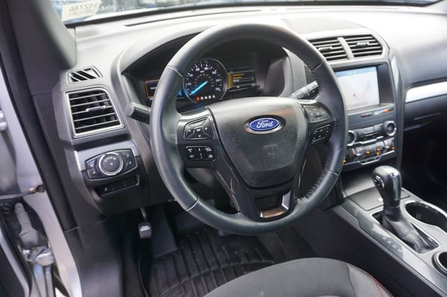 Certified 2019 Ford Explorer XLT w/ Equipment Group 202A FWD image 9