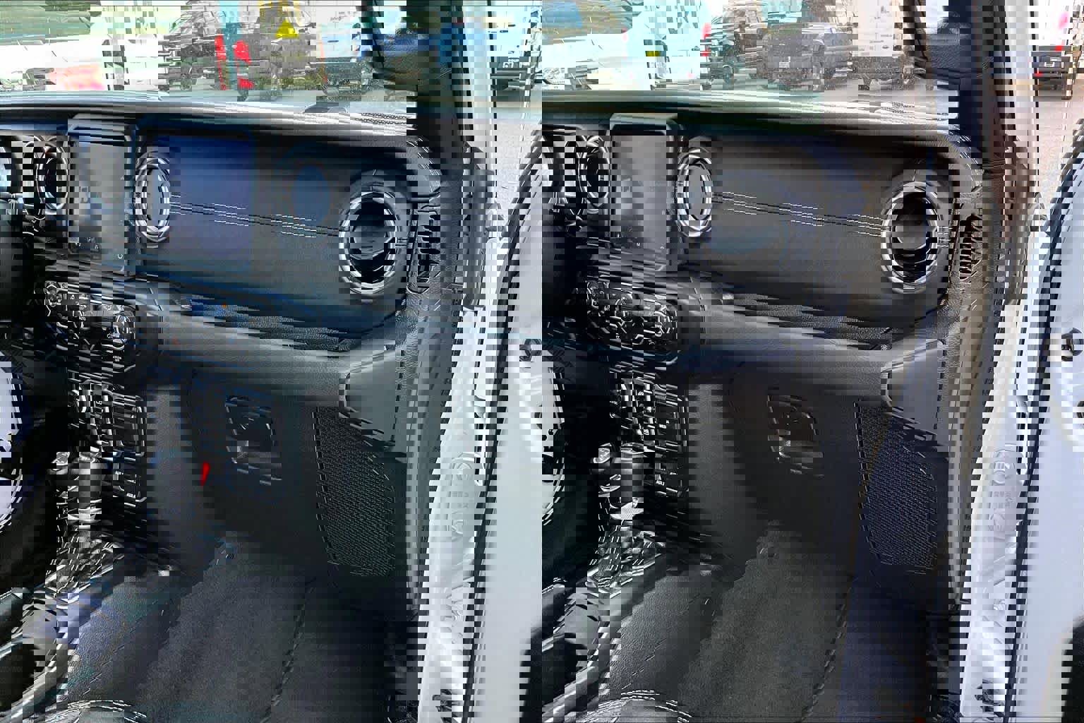 Used 2023 Jeep Wrangler Sahara w/ Cold Weather Group image 18