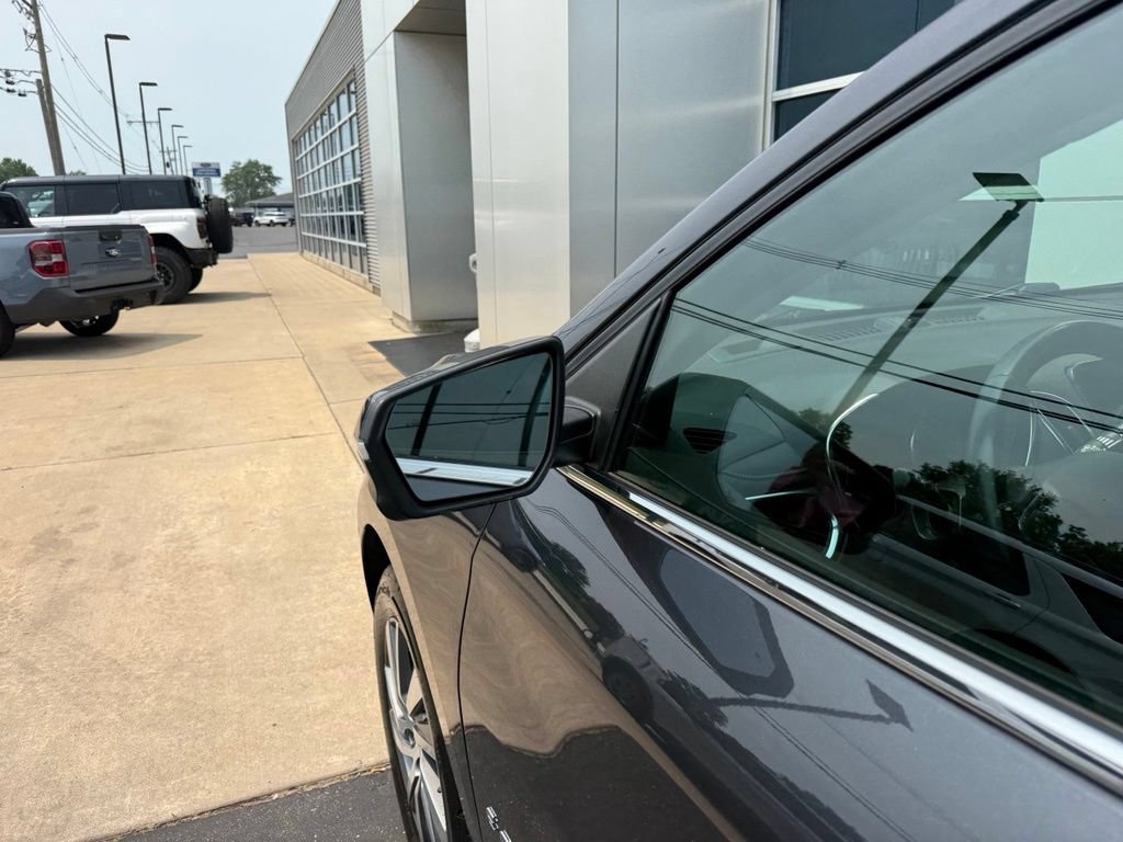Used 2022 Chevrolet Equinox Premier w/ LPO, Floor Liner Package FWD image 19