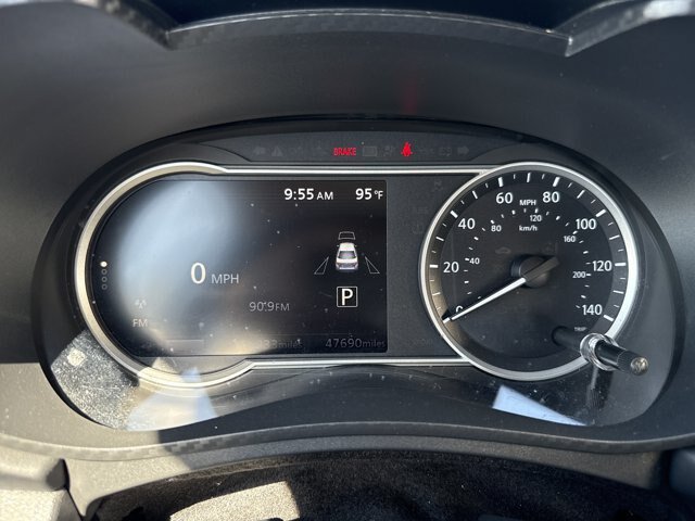 Used 2024 Nissan Versa SR FWD image 15