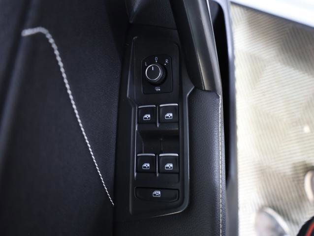 Used 2022 Volkswagen Tiguan SE R-Line image 18