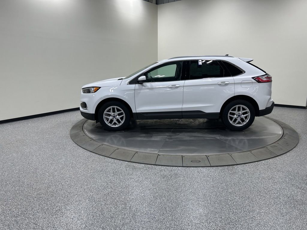 Certified 2022 Ford Edge SEL w/ Convenience Package image 2
