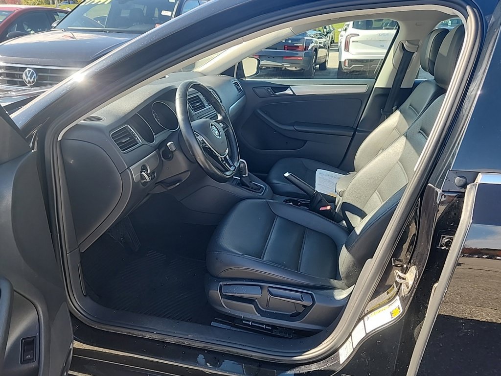 Used 2017 Volkswagen Jetta SE FWD image 9