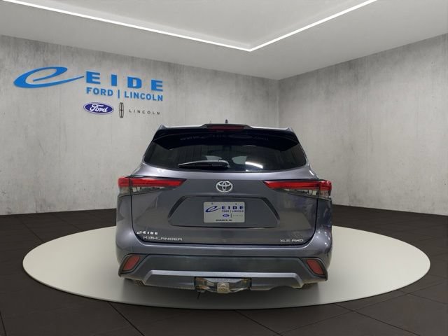 Used 2021 Toyota Highlander XLE AWD/4WD image 9