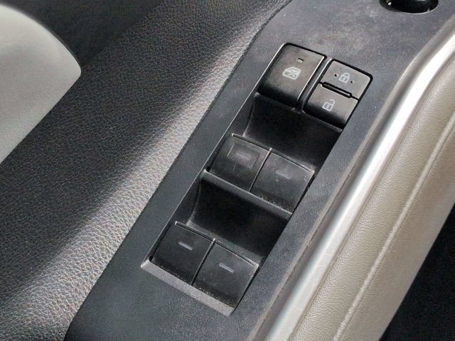Used 2024 Toyota Highlander XLE AWD/4WD image 23