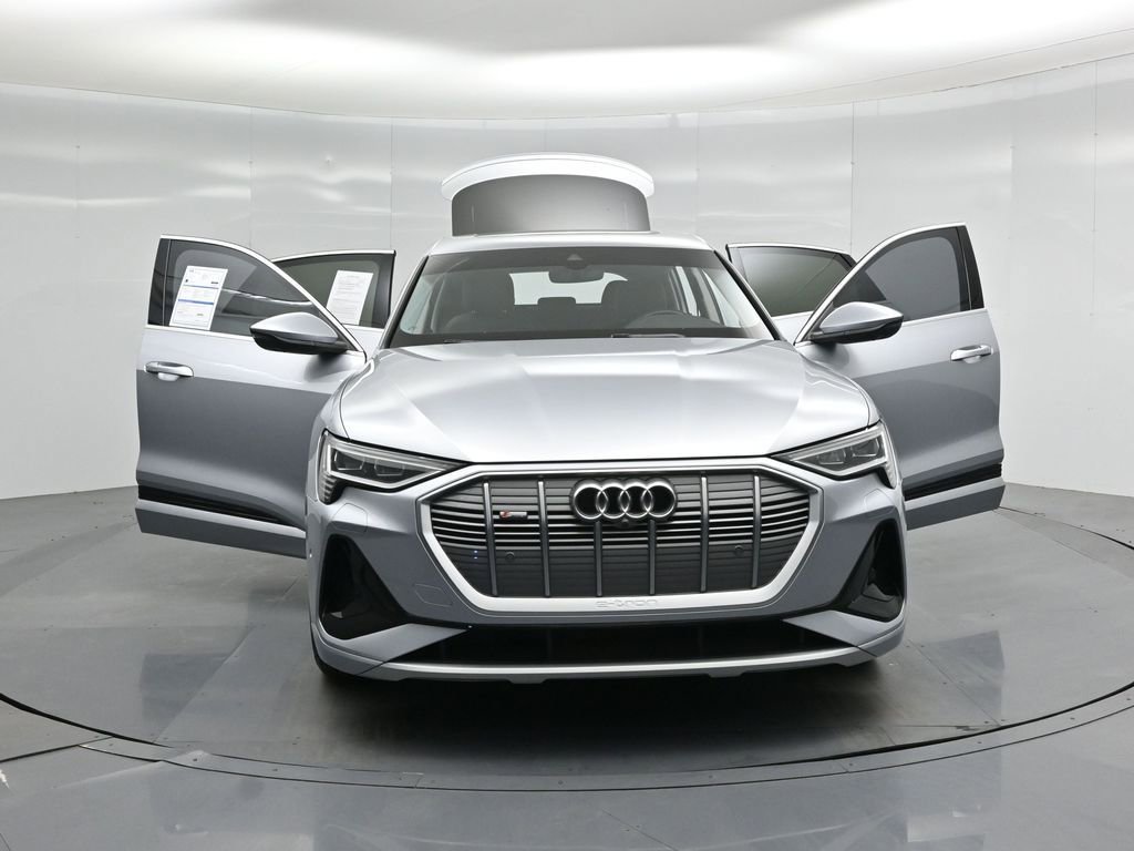 Used 2022 Audi e-tron Premium Plus image 33