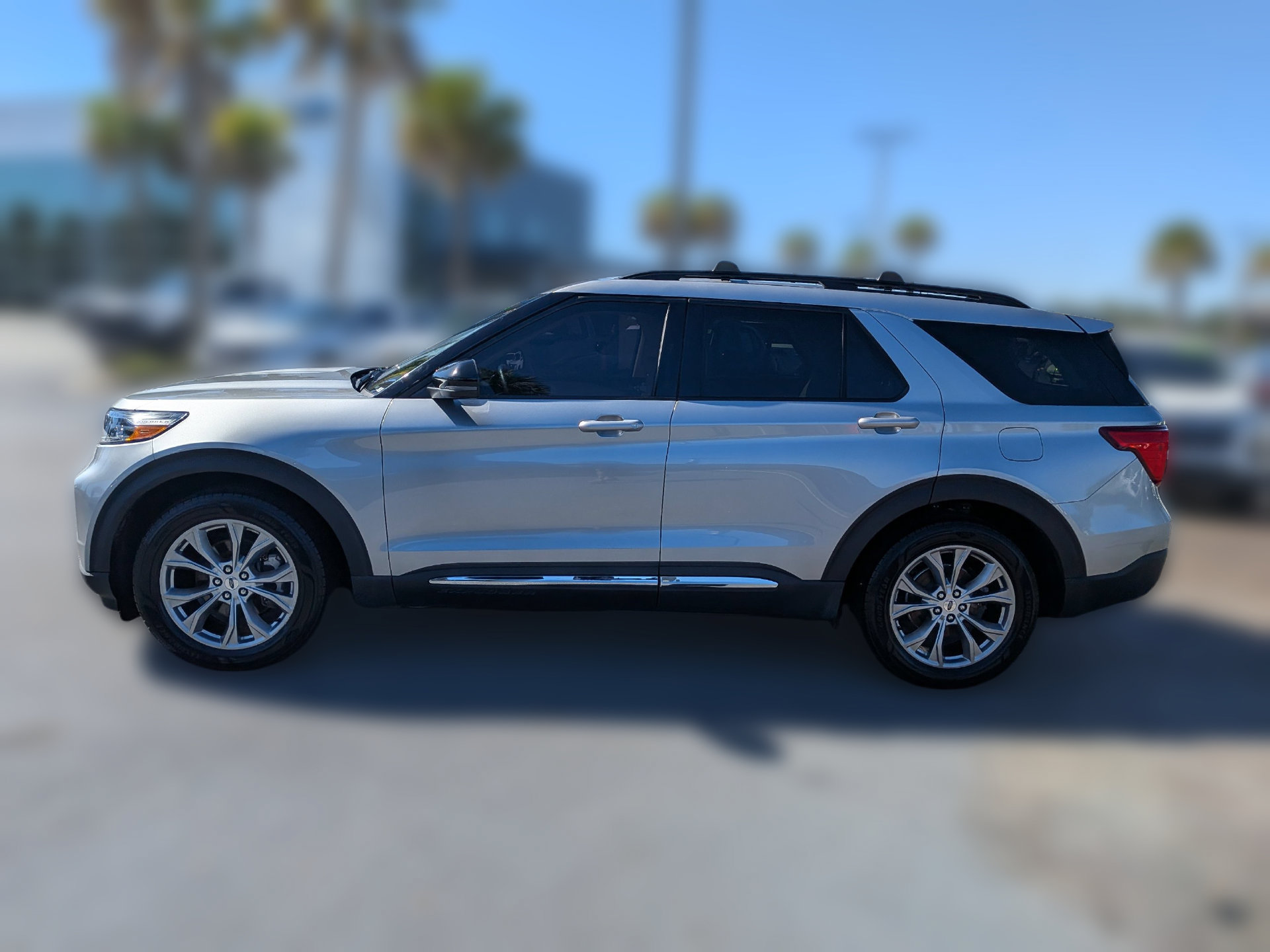Certified 2023 Ford Explorer XLT w/ Equipment Group 202A RWD image 8