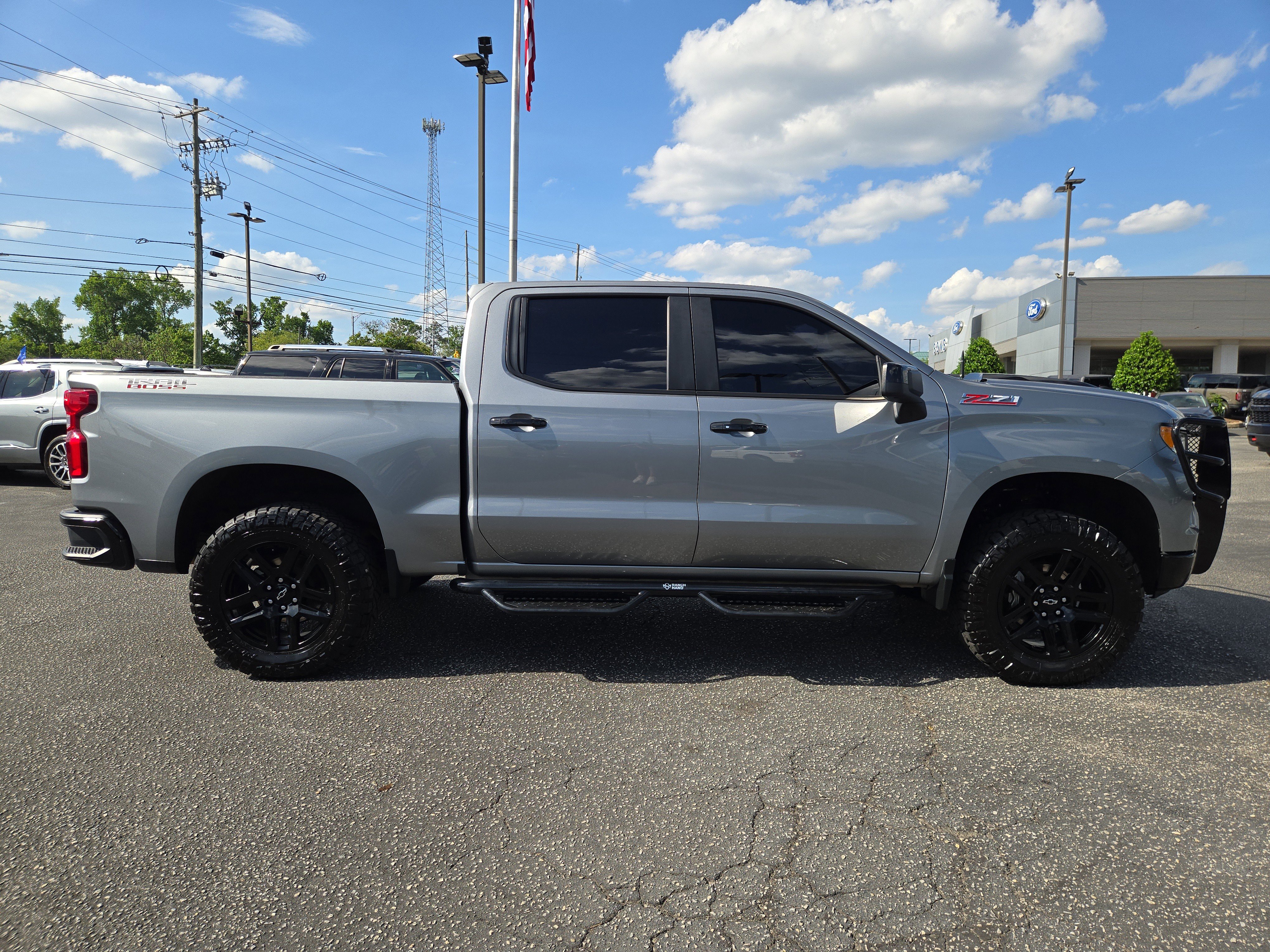 Used 2024 Chevrolet Silverado 1500 LT Trail Boss w/ Convenience Package II AWD/4WD image 7