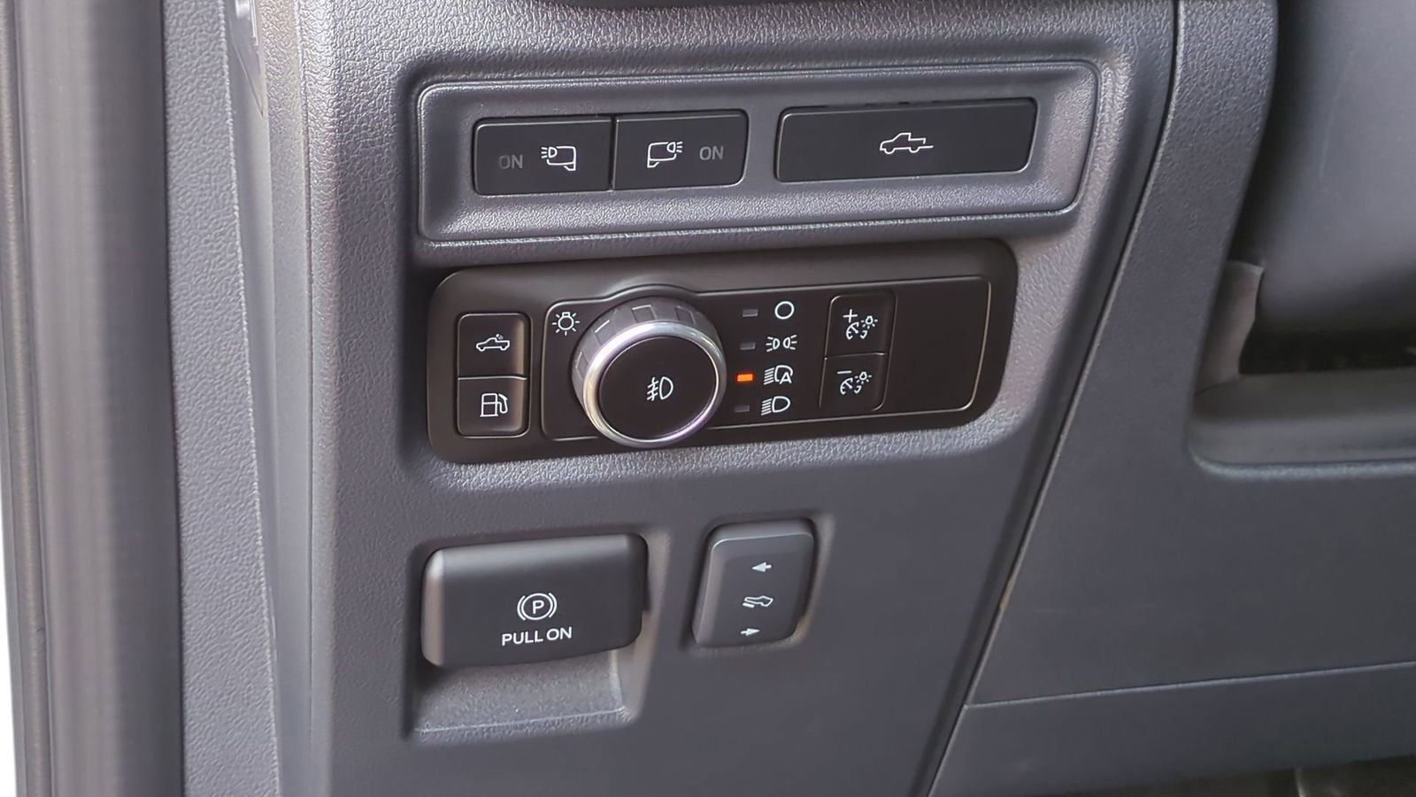 Certified 2023 Ford F150 Platinum w/ Equipment Group 701A High image 18