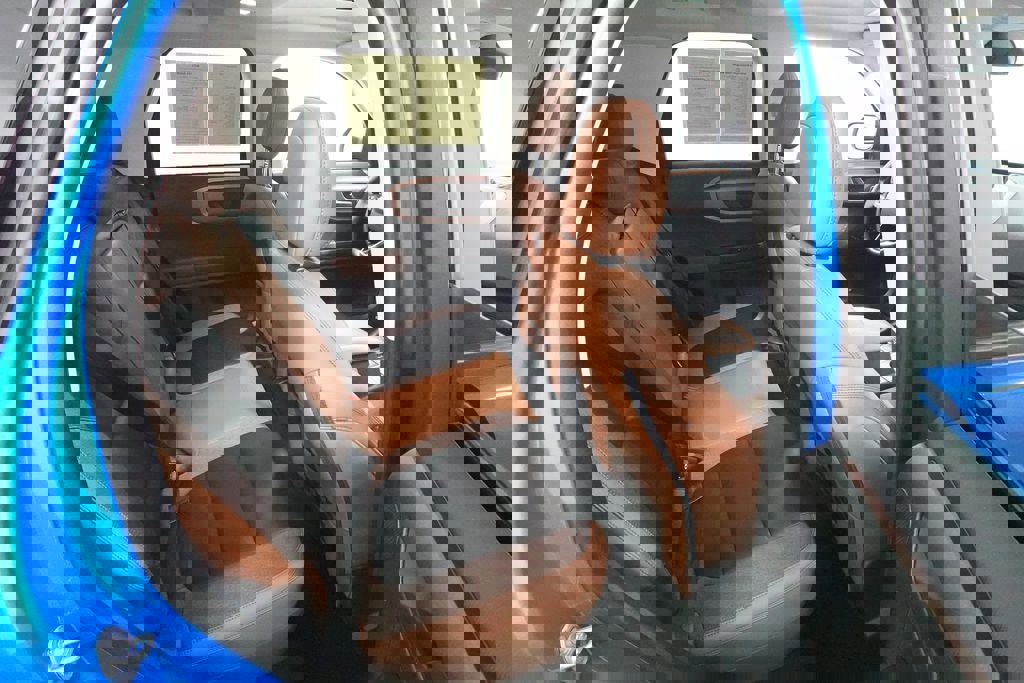 Certified 2025 Ford Bronco Sport Outer Banks w/ Outer Banks Tech Package+ AWD/4WD image 32