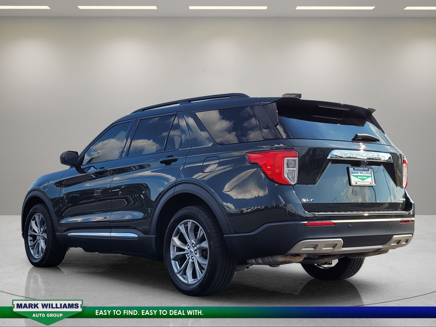 Certified 2022 Ford Explorer XLT w/ Equipment Group 202A AWD/4WD image 6