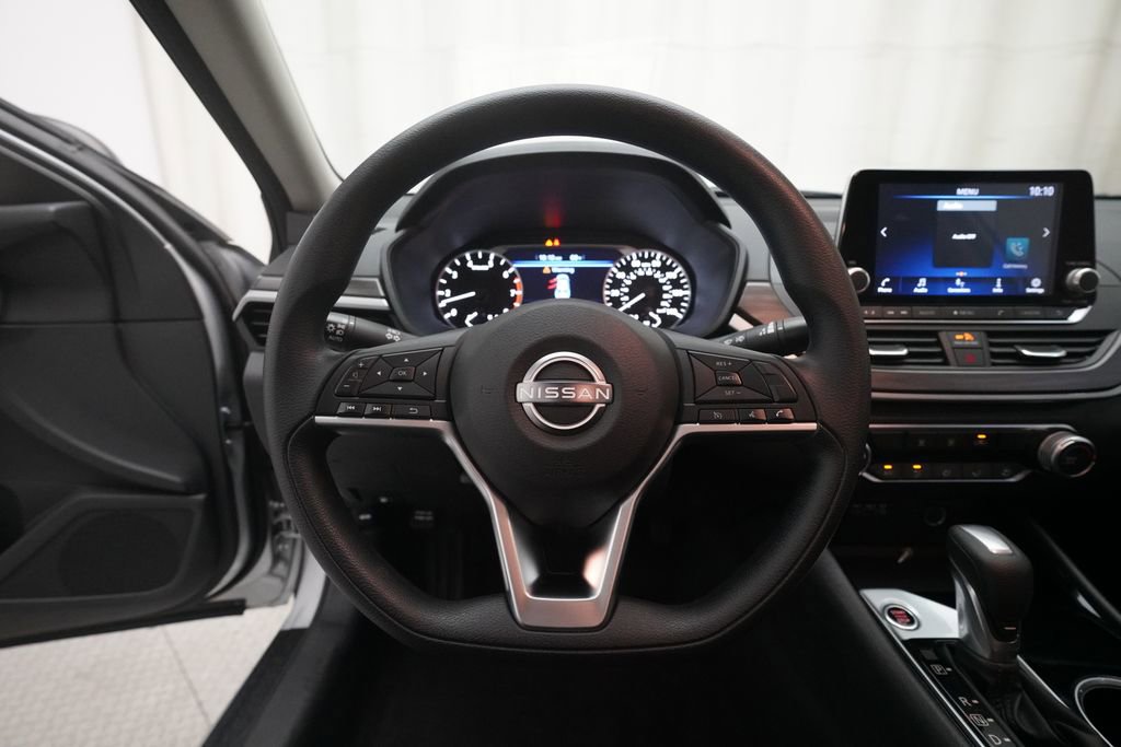 Used 2024 Nissan Altima 2.5 SV FWD image 4