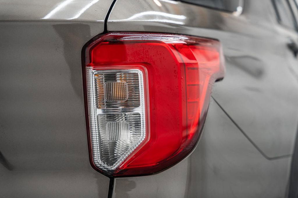 Certified 2021 Ford Explorer XLT w/ Equipment Group 202A image 8