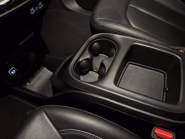 Used 2025 Chrysler Pacifica Select FWD image 30