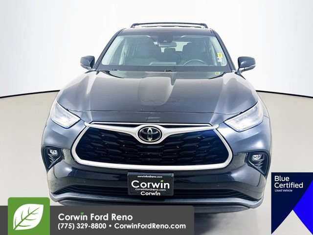 Used 2022 Toyota Highlander LE AWD/4WD image 2