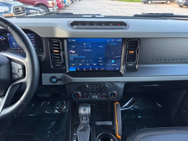 Certified 2022 Ford Bronco Badlands w/ Sasquatch Package AWD/4WD image 2