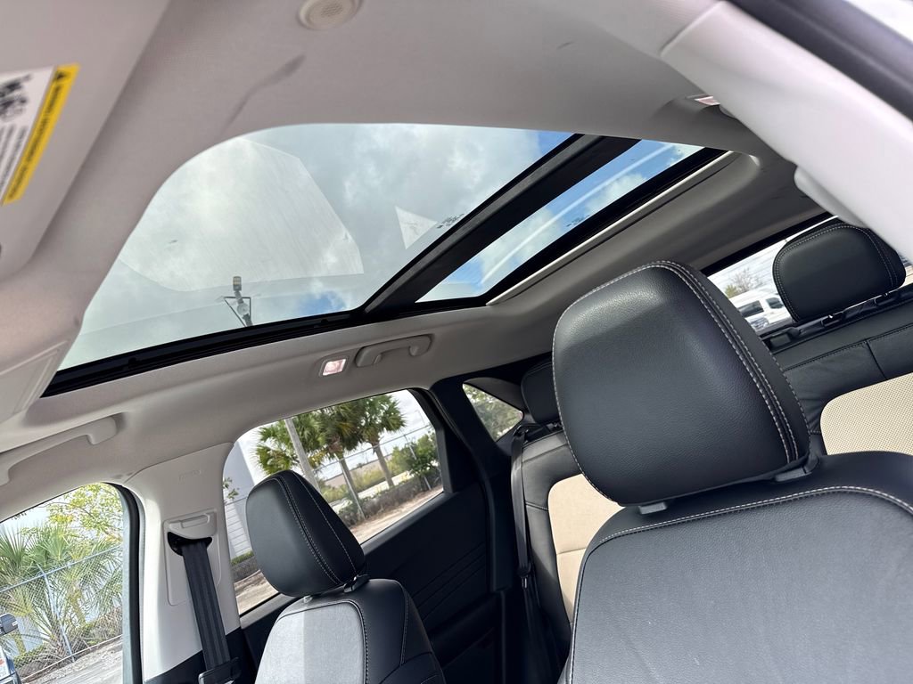 Certified 2022 Ford Escape Titanium w/ Titanium Premium Package image 9