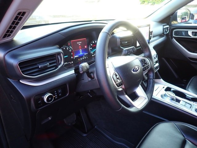 Certified 2022 Ford Explorer XLT w/ Equipment Group 202A image 16