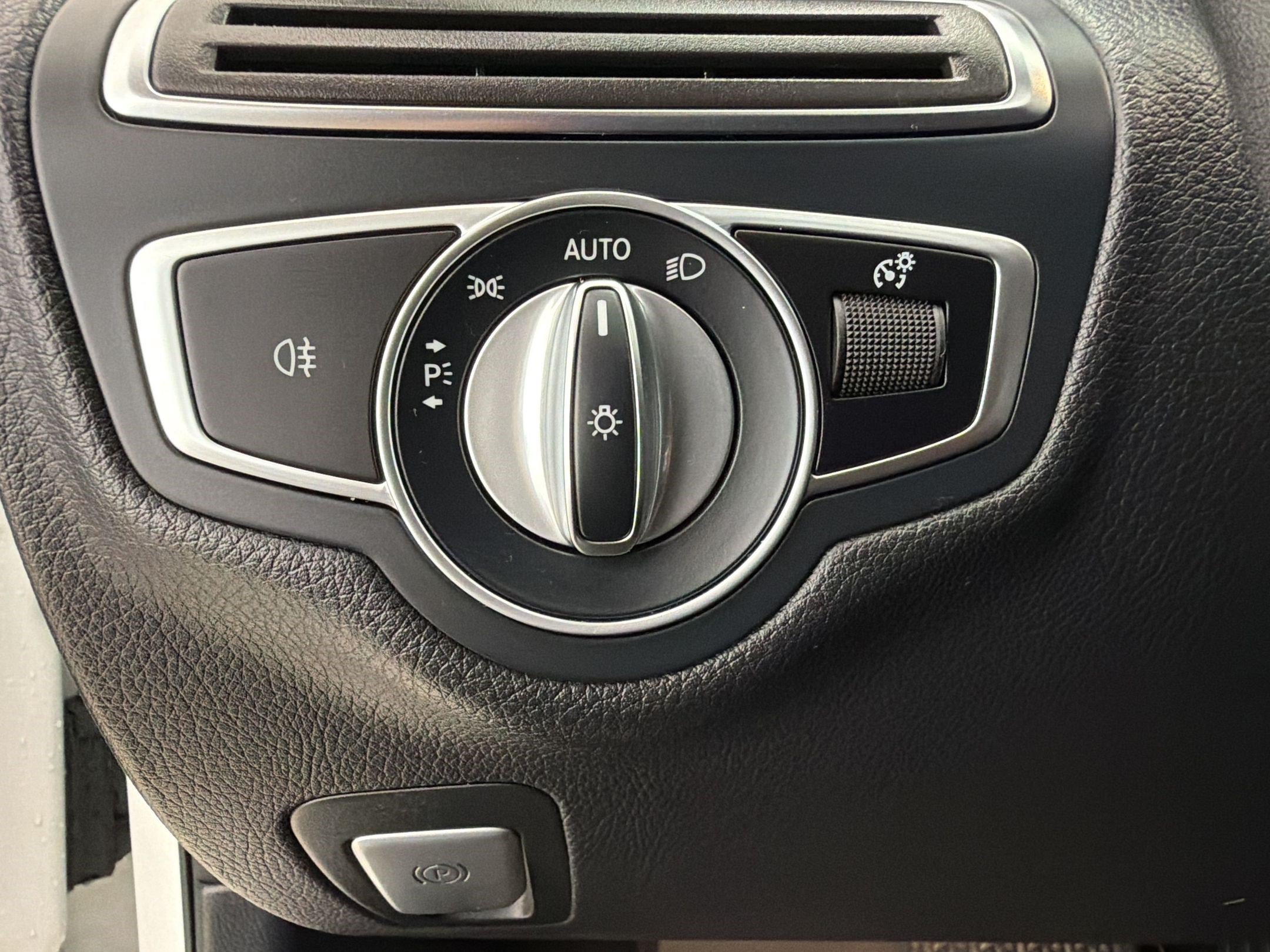 Used 2020 Mercedes-Benz C 300 Sedan image 18